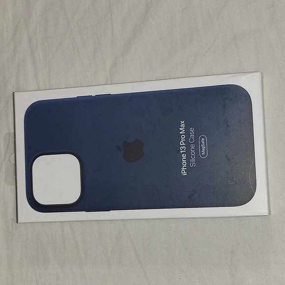 iPhone 13 pro max Silicone Case - Picture 4 of 4